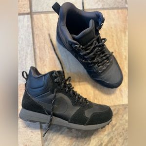 Women’s Nike boots